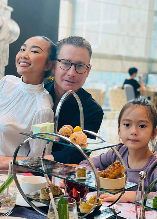 Nói về dự định sinh con thứ hai, doanh nhân Johan cho biết anh luôn tôn trọng quyết định của Đoan Trang.