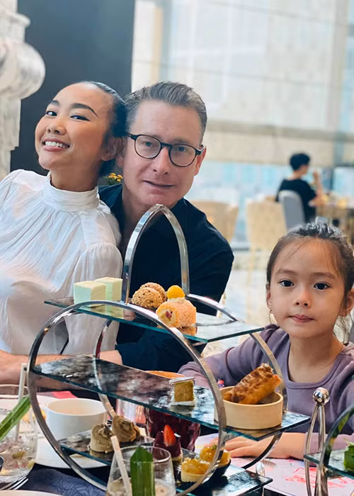 Nói về dự định sinh con thứ hai, doanh nhân Johan cho biết anh luôn tôn trọng quyết định của Đoan Trang.