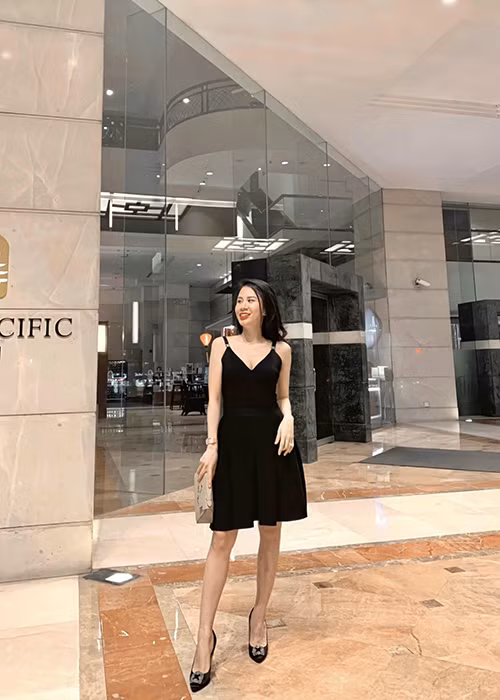 Ngọc Hương sở hữu vóc dáng thon gọn dù đã sinh đôi.