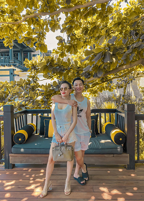 Ngoài nhan sắc, bà xã của "Táo Y tế" Thành Trung còn được khen bởi có gu thời trang sành điệu.