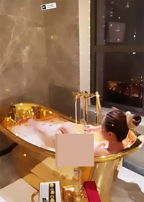 Việc chân dài gốc Trà Vinh thuê khách sạn có bồn tắm mạ vàng khiến cư dân mạng trầm trồ về mức độ chịu chi. Ảnh: Ngôi sao
