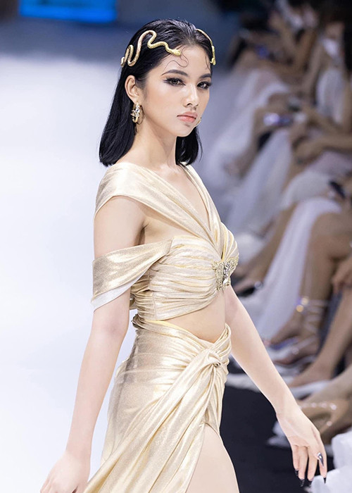 Hình ảnh Cẩm Đan tự tin sải bước trên sàn catwalk cách đây không lâu.