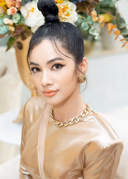 Cẩm Đan quen biết chồng cũ Lệ Quyên vào thời điểm tham gia Hoa hậu Việt Nam.