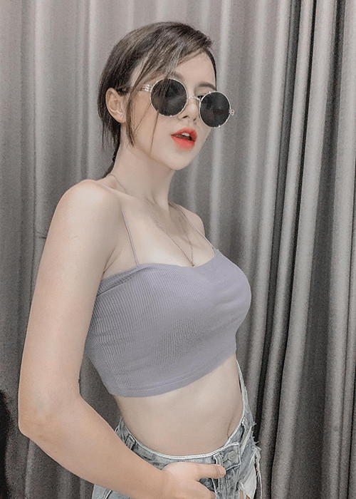 "Chắc vì chồng chiều, chăm tốt cho ăn ngon mặc đẹp nên mình cũng trẻ và đẹp ra", Ngọc Anh chia sẻ trên Vietnamnet.