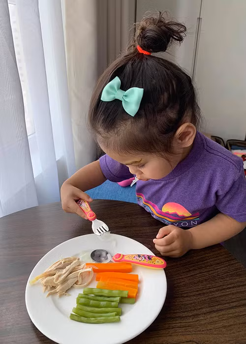 Tại khách sạn ở Đà Nẵng, Thanh Thảo ở căn penhouse cao nhất. Cô nấu ăn riêng cho con gái Talia. Bé Jacky vẫn học online khi về Việt Nam.