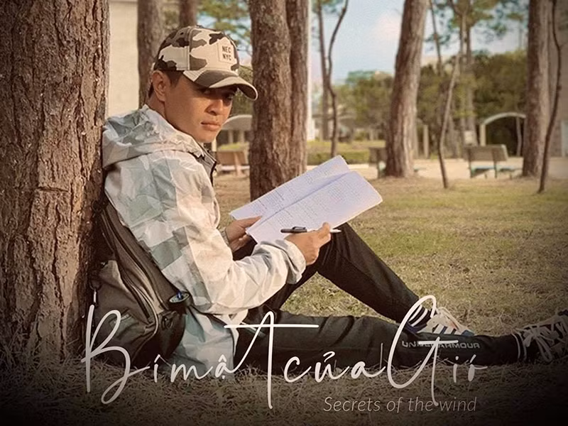 Ngoài "5S Online", Hiếu Vick còn từng tham gia vào ê-kíp của phim “Bí mật của gió”, “Hậu duệ mặt trời” phiên bản Việt, “Biệt đội 12A1”.