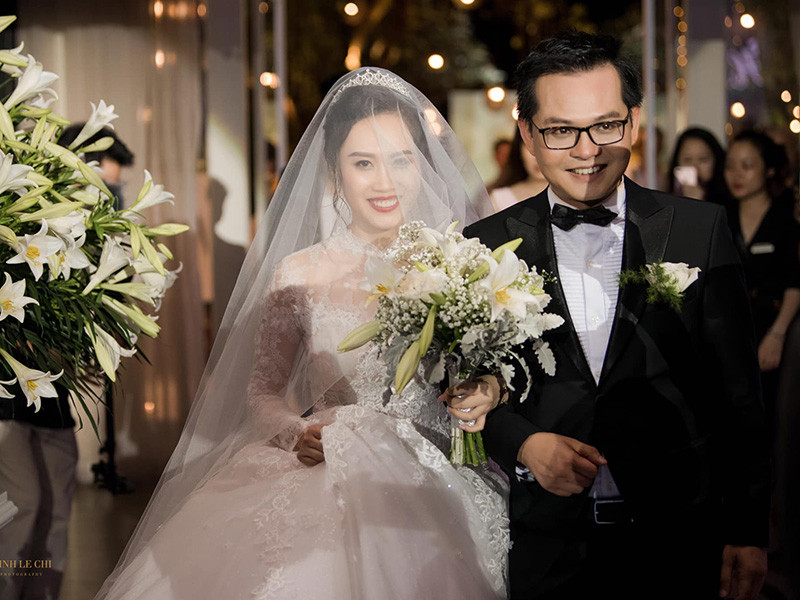 Vợ chồng Trung Hiếu không công khai hình ảnh bên nhau sau đám cưới mà giữ bí mật giống như cặp đôi đã làm khi còn hẹn hò.