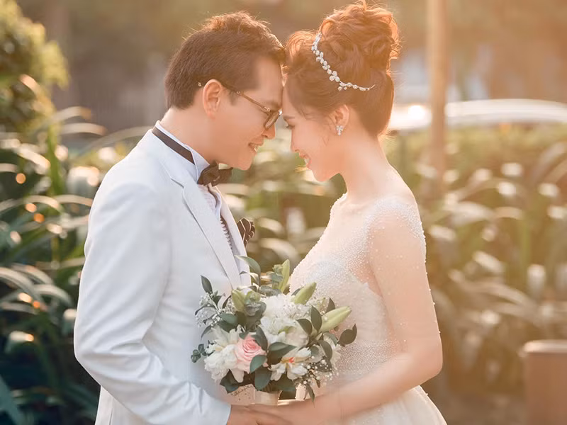 Đầu năm 2020, nam nghệ sĩ khoe cuộc sống rất viên mãn. "Nhờ có vợ tôi bớt nhậu nhẹt và tụ tập hơn", Trung Hiếu tiết lộ.