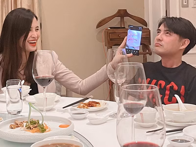 Đông Nhi từng hài hước chia sẻ khoảnh khắc con gái có đôi môi giống hệt Ông Cao Thắng.