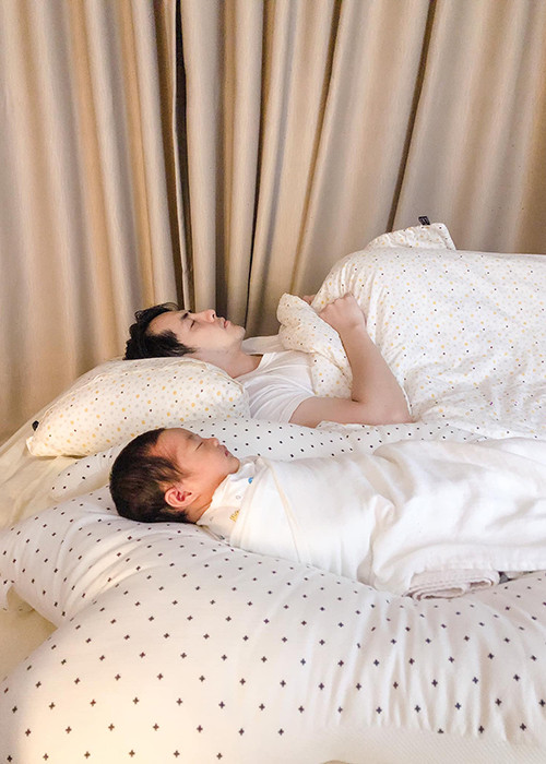 Nhiều người nhận xét, bé Winnie có nhiều nét giống bố.