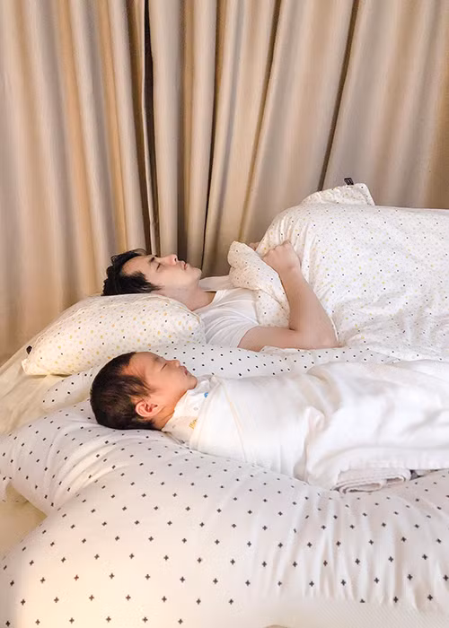 Nhiều người nhận xét, bé Winnie có nhiều nét giống bố.