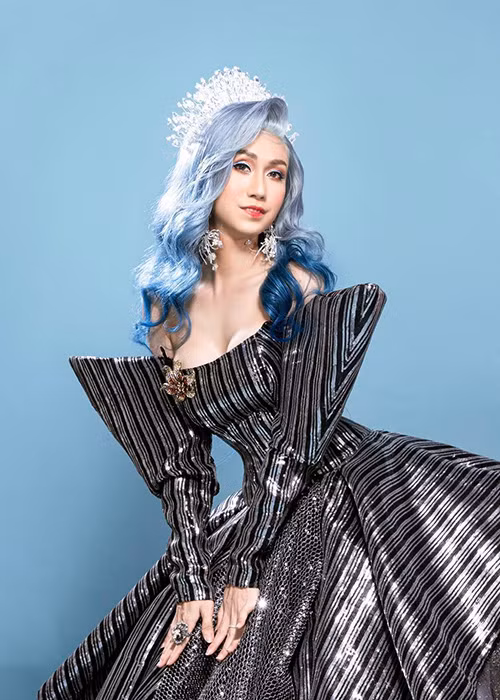 Không nhận ra Lynk Lee sau khi chuyển giới. Trước đây, giọng ca sinh năm 1988 là một chàng thư sinh ốm nhom.