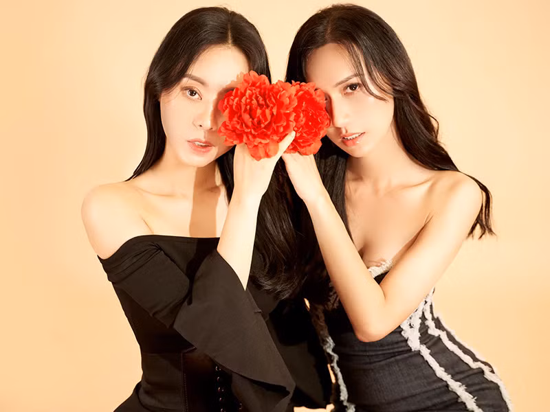 Để đường nét trên gương mặt và vóc dáng nữ tính hơn, Lynk Lee cần thời gian giống như nhiều mỹ nhân Việt chuyển giới khác.