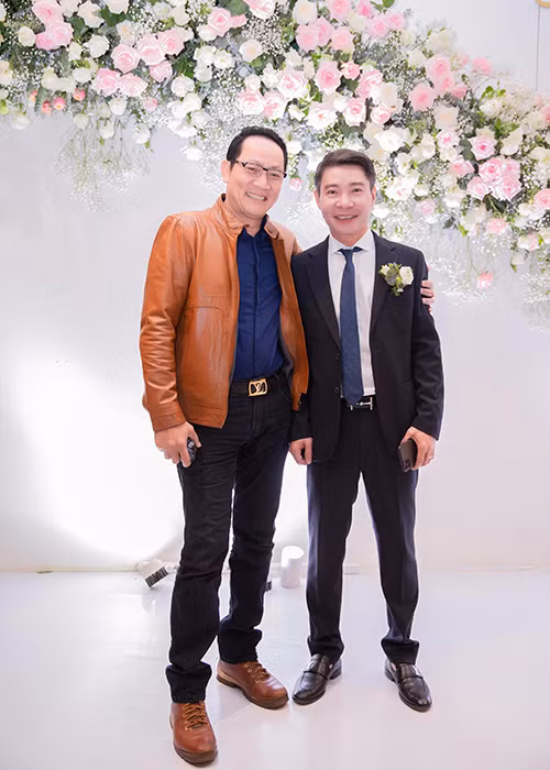 Diễn viên Hoàng Hải cũng đến chúc mừng Công Lý.