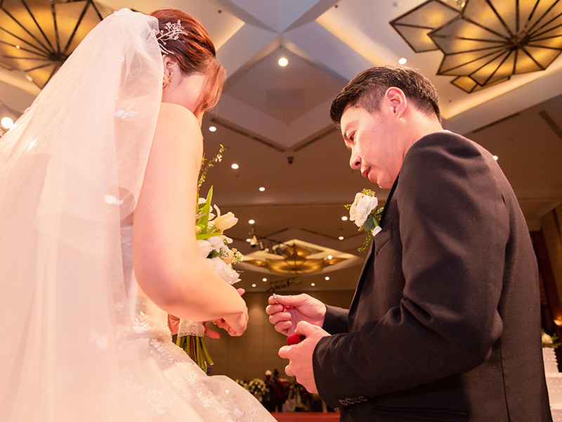 Công Lý và Ngọc Hà tổ chức hôn lễ sau thời gian hoãn cưới vì COVID-19.