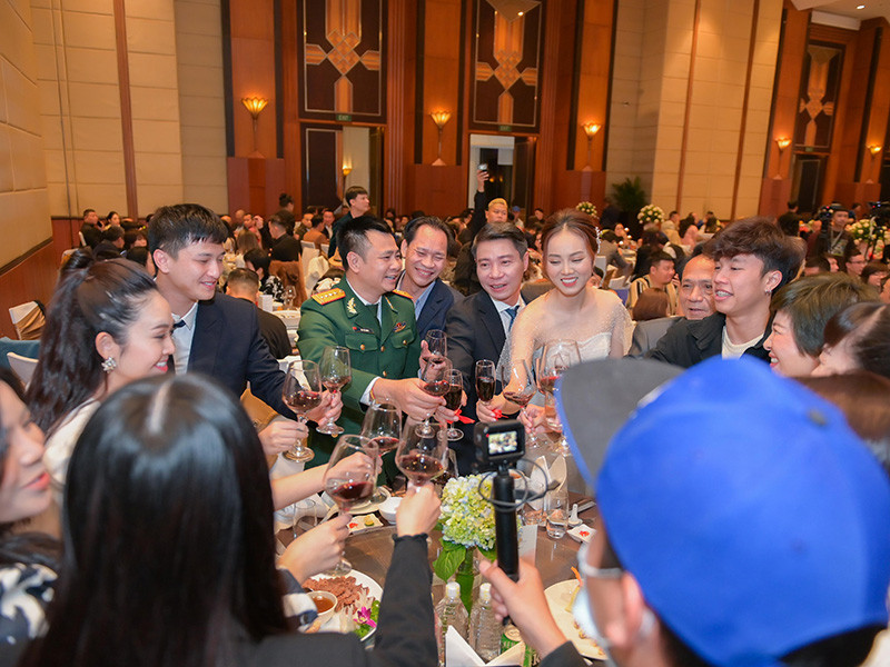 Dàn khách mời còn có nghệ sĩ Tự Long, diễn viên Huỳnh Anh.