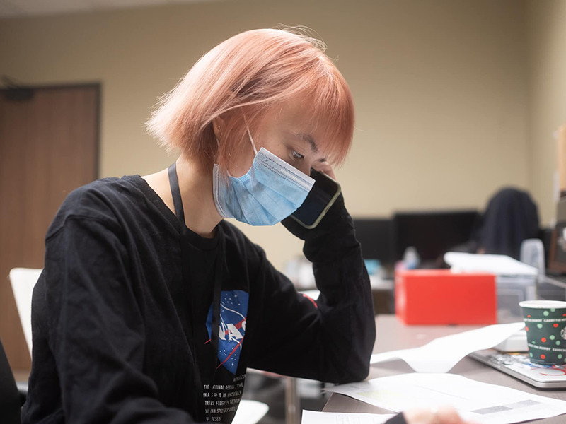 Xuân Nghi mắc COVID-19 ở Mỹ vào cuối tháng 12/2020. Theo Zing, khi phát hiện bị sốt nhiều ngày và đau họng, cô kịp thời cách ly tại khách sạn.