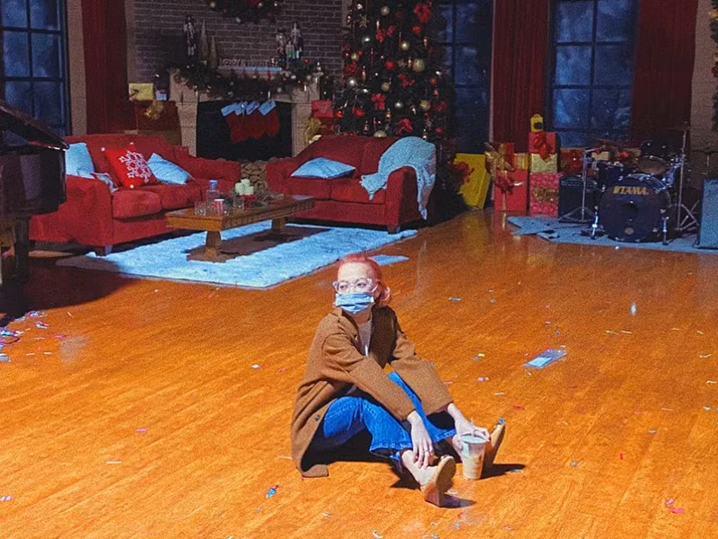 Sau nhiều ngày, Xuân Nghi hạ sốt và vẫn tích cực ăn uống điều độ, tăng cường rau xanh, trái cây, bổ sung vitamin. Đến đầu tháng 1/2021, Xuân Nghi thông báo đã khỏi COVID-19.