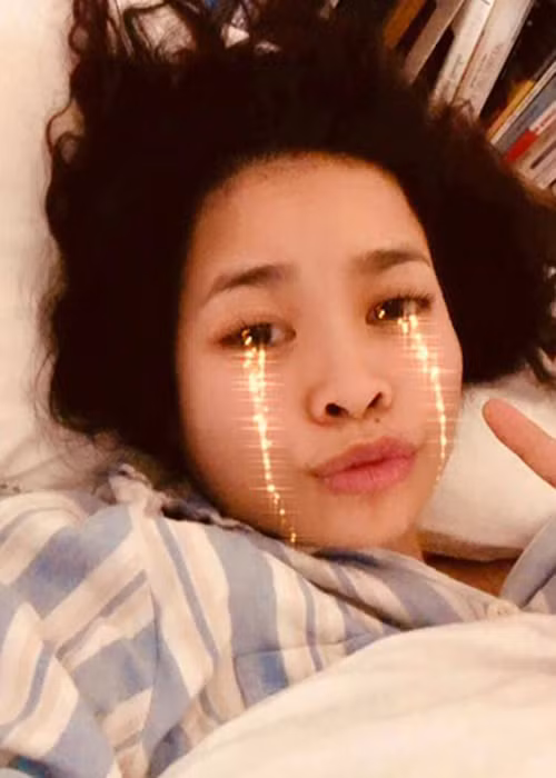 Trước Thomas Tâm Nguyễn, 2 nữ ca sĩ Xuân Nghi và Đồng Lan đều nhiễm COVID-19 và đã khỏi bệnh. Hồi tháng 10/2020, Đồng Lan thông báo kết quả dương tính với COVID-19 khi ở Pháp. Chia sẻ với Zing, Đồng Lan cho biết, cô có lẽ bị nhiễm khi tham dự một buổi biểu diễn tại trường nhạc vào cuối tháng 9.