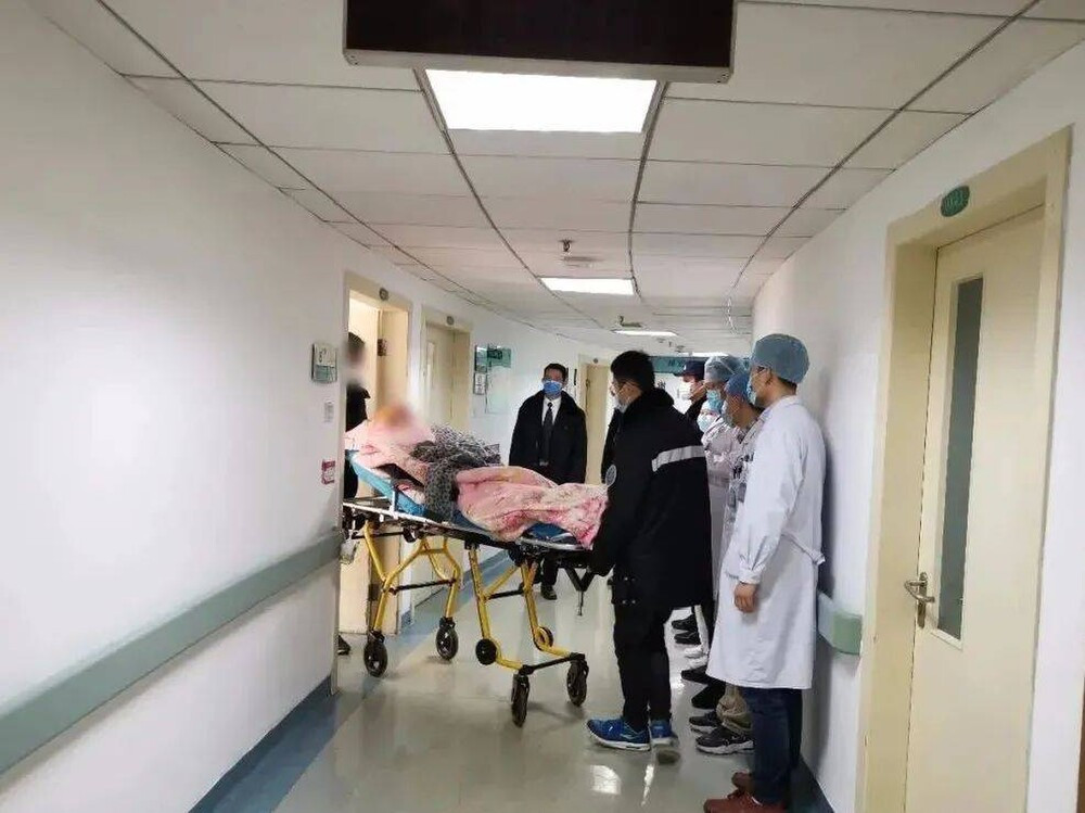 Nguoi dan ong “an dam o de” o benh vien suot 6 nam-Hinh-2