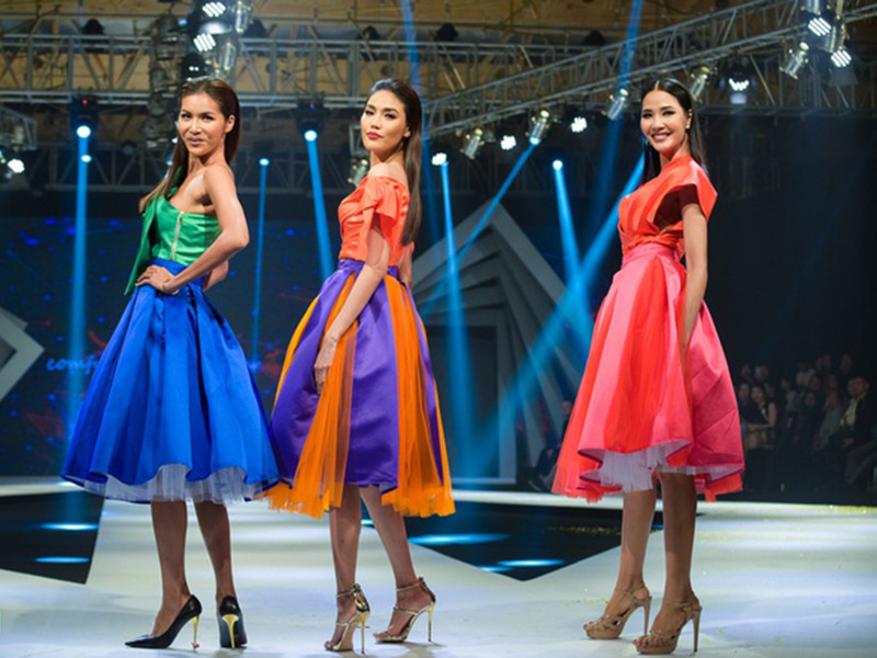 Tuy nhiên, ngoài đời, Minh Tú và Hoàng Thùy thân thiết. Ảnh: Zing