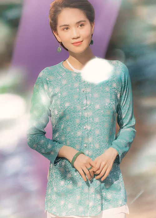 Mặc áo bà ba khi đóng MV "Cung đàn vỡ đôi", Ngọc Trinh gây thương nhớ cho cánh mày râu.