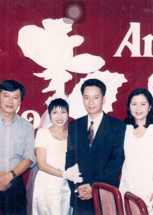 Khi làm đám cưới, Mỹ Linh là ngôi sao nhạc nhẹ nổi tiếng bậc nhất còn nhạc sĩ Anh Quân vừa trở về Việt Nam sau thời gian dài du học.