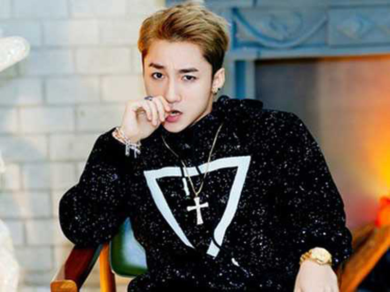 Tạo sức hút khủng với “Không phải dạng vừa đâu”, tuy nhiên chính ca khúc này cũng mang đến cho Sơn Tùng M-TP nhiều thị phi. MV bị tố đạo MV "Crooked" của G-Dragon (phát hành tháng 9/2013) từ ý tưởng, vũ đạo đến trang phục. Ảnh: VTC