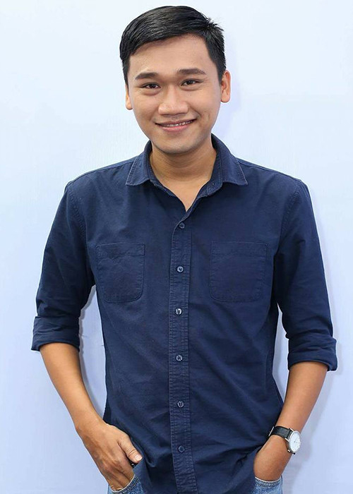 Vào cuối tháng, anh thường rơi vào tình trạng "cháy túi", ăn mì tôm. Đôi khi hết mì, Xuân Nghị đành nấu cháo cầm hơi, lúc bị sốt xuất huyết mà cũng không có tiền để mua thuốc uống.