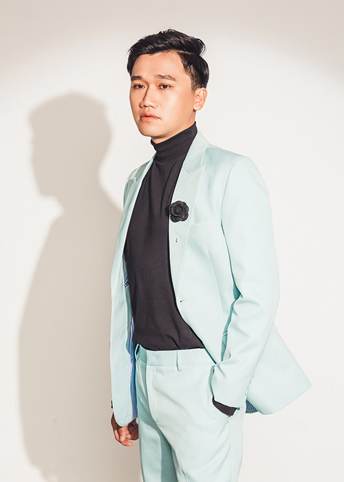 Xuân Nghị từng chia sẻ trên Ngôi sao, sau 2 vai diễn thành công, những thứ như cát-sê tăng bao nhiêu hay vị trí trong showbiz thay đổi như thế nào, anh không quan tâm nhiều.