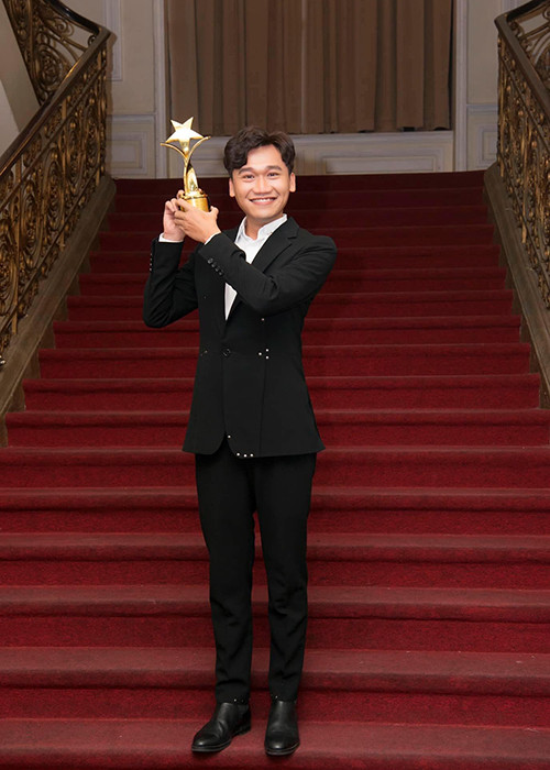 Năm 2020, Xuân Nghị có vai diễn chính đầu tiên khi tham gia “Nhà trọ Balanha”. Vai diễn này giúp anh đoạt giải Diễn viên nam ấn tượng tại VTV Awards 2020 và Nam diễn viên xuất sắc nhất phim truyền hình tại Ngôi sao xanh 2020.