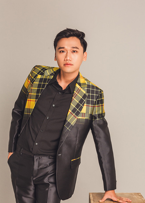 Xuân Nghị cho biết, anh đã 3 lần được mời tham gia Táo quân. “Năm nay tôi cũng buồn và tiếc lắm chứ. Tôi cũng hủy rất nhiều lời mời đi diễn, quay quảng cáo để sắp xếp tham gia nhưng cuối cùng chưa được”, nam diễn viên nói.