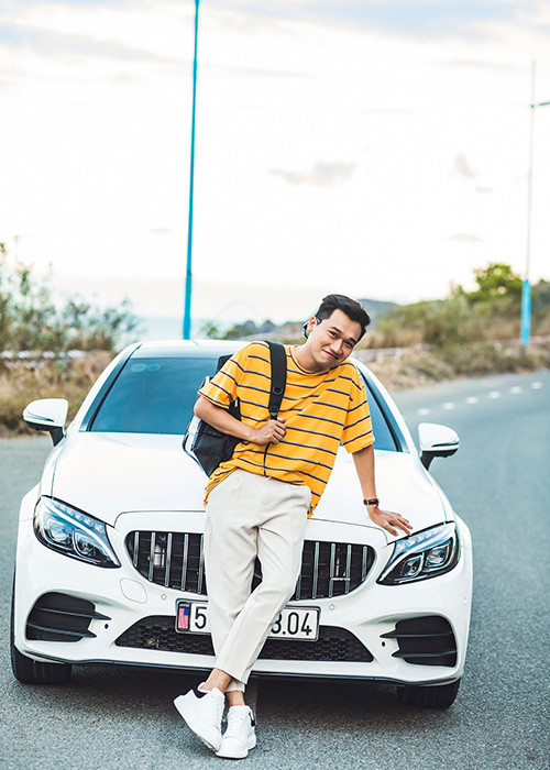 Sau đó, để thuận lợi cho công việc, Xuân Nghị đổi sang căn hộ 100 m2. Trong cuộc phỏng vấn với iOne, nam diễn viên cho biết, cuối năm 2020, anh dự định mua xe.