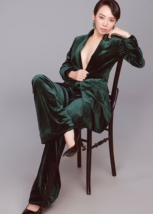 Thu Trang khẳng định không đụng chạm dao kéo mà chỉ dùng “kim chỉ” để cải thiện gương mặt gầy gò.