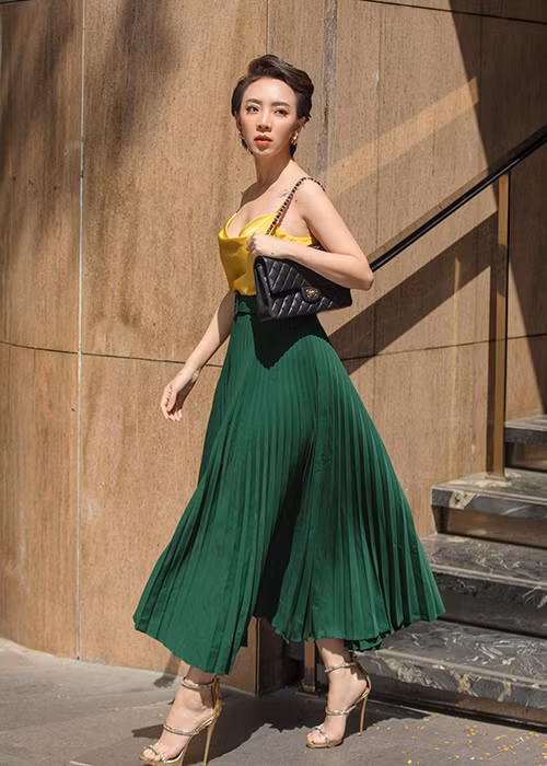 Nữ diễn viên không chọn trang phục nam tính, đơn giản như thường thấy.