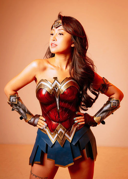 Sinh năm 1985, Ốc Thanh Vân cuốn hút dù có chiều cao khiêm tốn. Cô hiện sống bên chồng sắp cưới và con trai riêng.