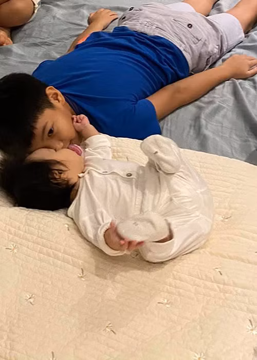 Cường Đô la và Hồ Ngọc Hà cho biết, Subeo trước đây không thích có em, nhưng hiện tại suy nghĩ của cậu nhóc đã thay đổi.