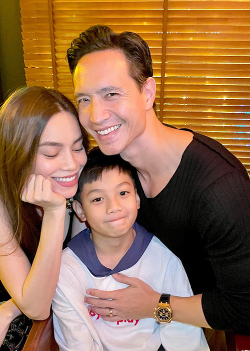 Có thêm con, Hồ Ngọc Hà cũng không để Subeo có cảm giác lạc lõng khi luôn bên con trai đầu lòng trong các sự kiện, dịp lễ quan trọng cũng như để cậu nhóc có sợi dây kết nối với các em.