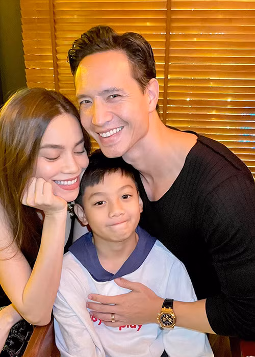 Có thêm con, Hồ Ngọc Hà cũng không để Subeo có cảm giác lạc lõng khi luôn bên con trai đầu lòng trong các sự kiện, dịp lễ quan trọng cũng như để cậu nhóc có sợi dây kết nối với các em.