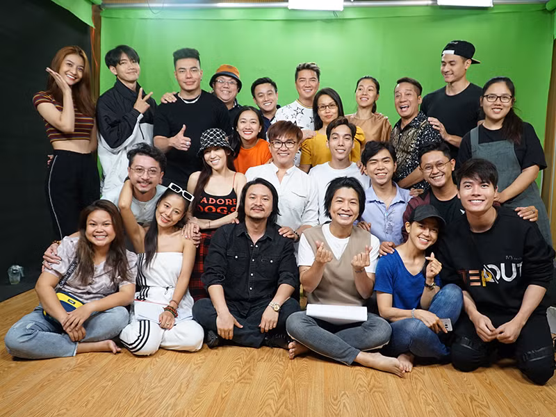 Táo Xuân 2021 được dàn dựng bởi tổng đạo diễn Hoàng Nhật Nam và đạo diễn sân khấu Ngọc Hùng.