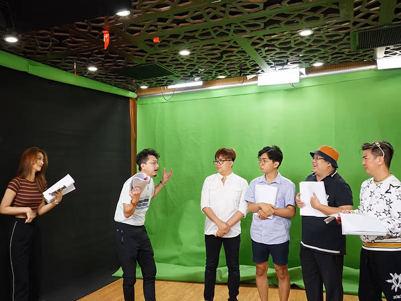 Các khách mời đặc biệt của chương trình có á hậu Kiều Loan, Vĩnh Thuỵ và dancer Quang Đăng.