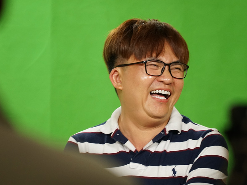 Bầu không khí tập luyện cho Táo Xuân của các nghệ sĩ vừa nghiêm túc nhưng cũng không kém phần hài hước.