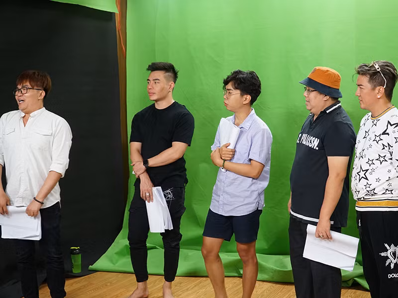 Táo Xuân 2021 còn quy tụ dàn nghệ sĩ đình đám như: Minh Nhí, Cẩm Ly, Đại Nghĩa, Khả Như, Puka, Minh Dự, Hữu Tín, Lê Dương Bảo Lâm, Hứa Minh Đạt, Phương Lan.