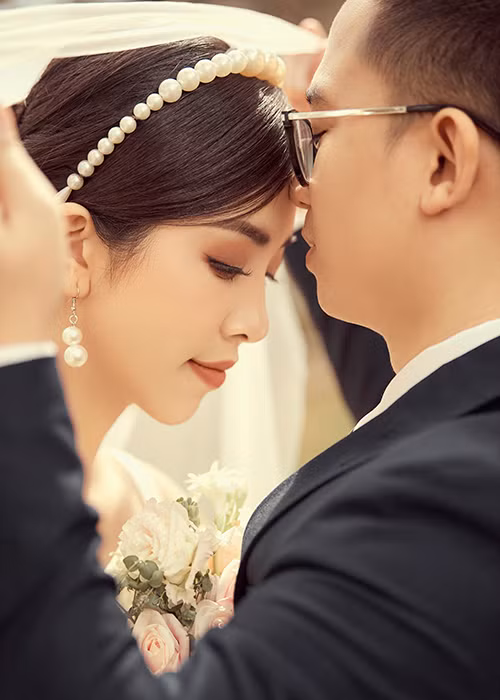 Trước thềm hôn lễ, Thúy An tung thêm bộ ảnh cưới mang phong cách cổ điển tại Đà Lạt.