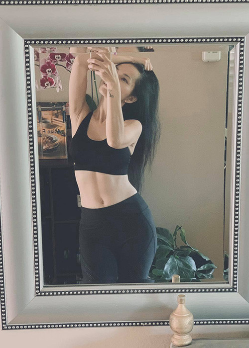 Ngoài công việc, gia đình, Kim Hiền không quên chăm sóc bản thân. Cô đều đặn tập luyện thể thao để giữ dáng.