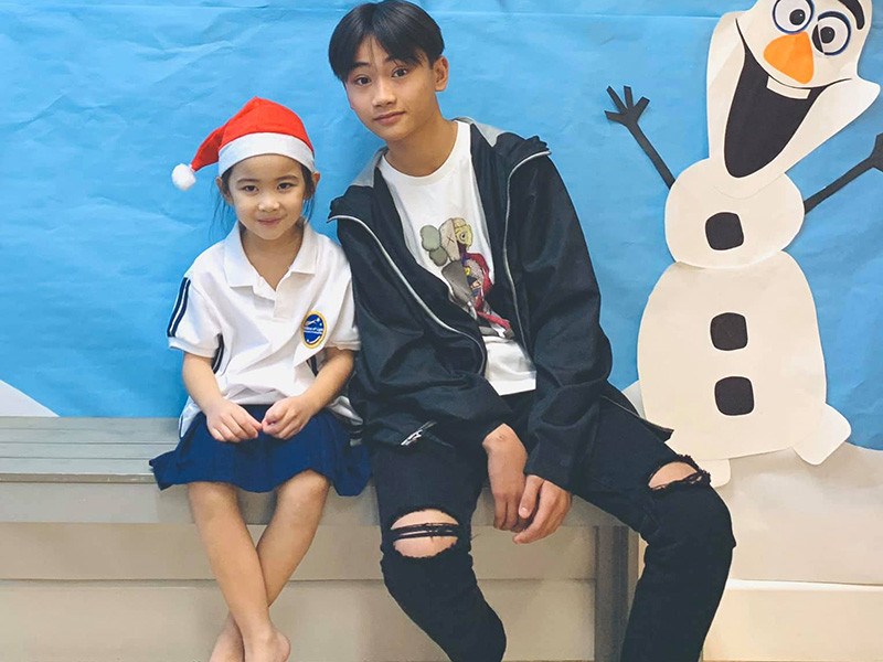 Sonic rất yêu thương em gái.