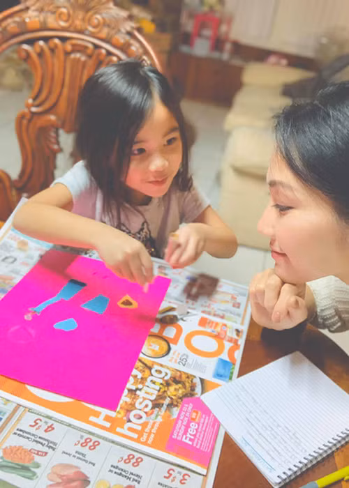 Con gái của Kim Hiền đốn tim người hâm mộ nữ diễn viên bởi vẻ ngoài dễ thương.