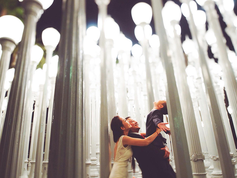 Năm 2015, từ bỏ ánh hào quang ở Việt Nam, Kim Hiền sang Mỹ định cư cùng chồng con.