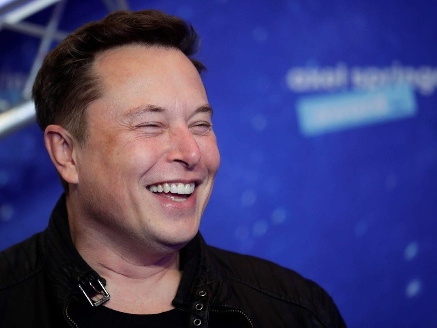 Tỷ phú Elon Musk bày tỏ quan điểm về ngày rối loạn của nước Mỹ qua bức ảnh về một người trong nhóm bạo loạn đột nhập vào phòng Thượng viện của Quốc hội. Trước đó, tỷ phú giàu nhất thế giới từng bày tỏ quan điểm và cho rằng những sự kiện ở Washington là do ảnh hưởng quá lớn từ nền tảng mạng xã hội Facebook. Ảnh: Reuters.