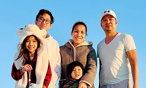 Ong xa Hong Ngoc mac COVID-19, lo lay cho vo con